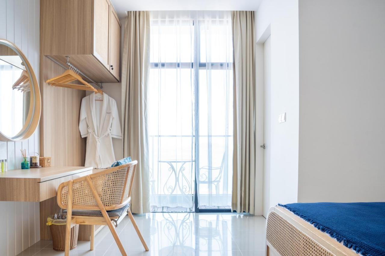 The Nest At The Shore Kk Cbd Seaview With Balcony Apartment