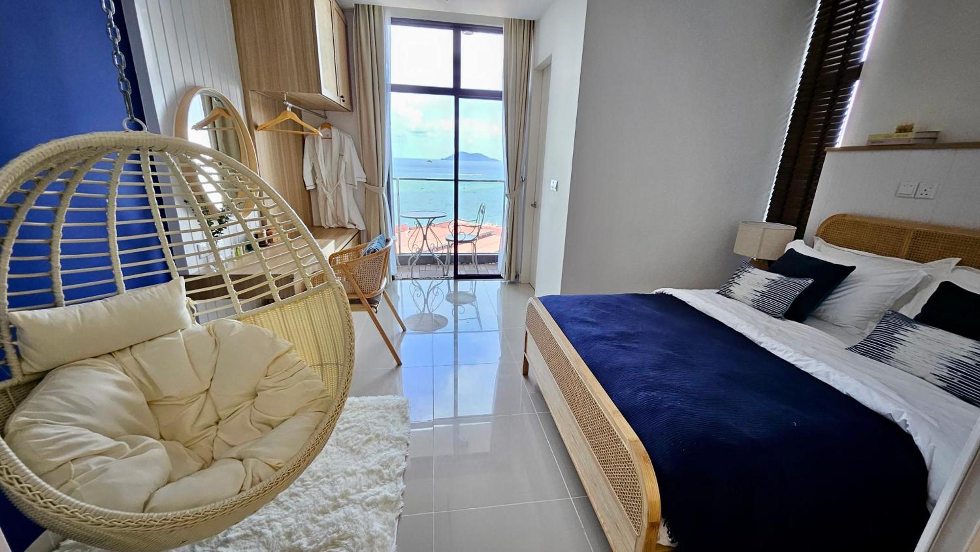 Apartment The Nest At The Shore Kk Cbd Seaview With Balcony